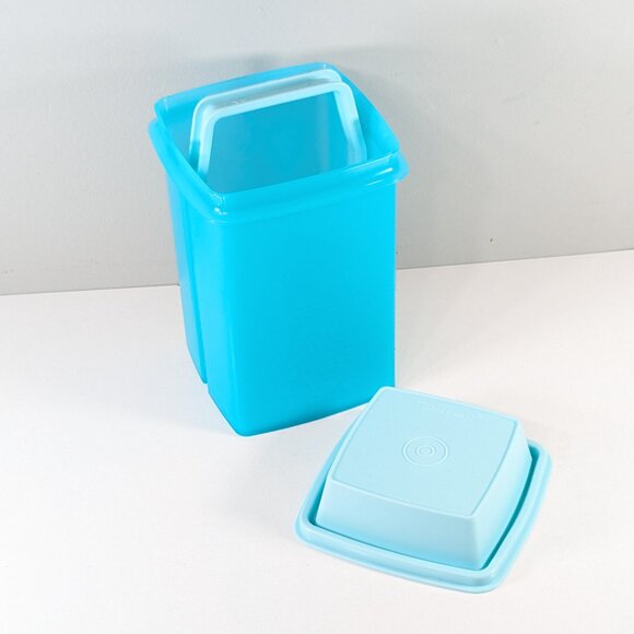 TUPPERWARE Pick A Deli Large Aqua Blue pickle keeper - Picture 4 of 13